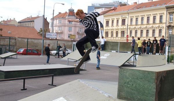 Skatepark na Nových sadech bude v sobotu hostit závod MANY MANIES