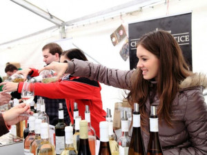 Tipy na víkend: festivaly, košt vín i výstava nožů