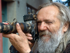 Před devadesáti lety se narodil kyjovský fotograf Miroslav Tichý. Samotářský voyeur, který dobyl svět
