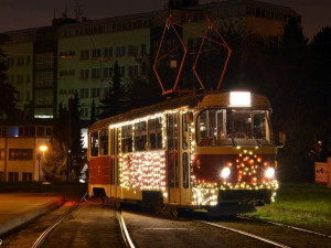 Brněnským centrem se v pátek poprvé rozjede vánoční šalina