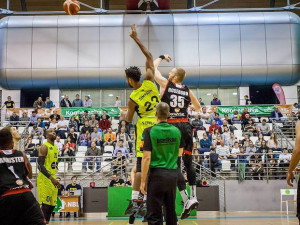 Basketbalisté Brna slaví teprve třetí výhru v sezoně, proti Opavě opět zářil Ware