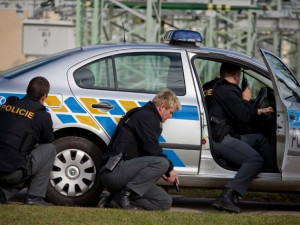 Policisté včera po nebezpečné honičce zastřelili řidiče v kradeném voze