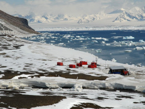 Na antarktickou expedici vyrazí sedmnáct odborníků z Masarykovy univerzity, využijí i drony