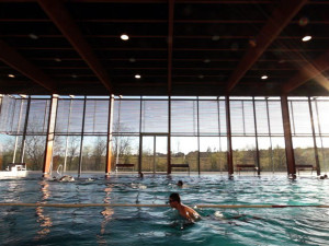 Bazén na Kraví hoře budou moci bezplatně využívat handicapovaní
