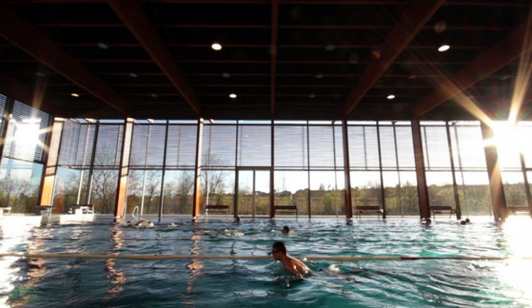 Bazén na Kraví hoře, zdroj: ČT