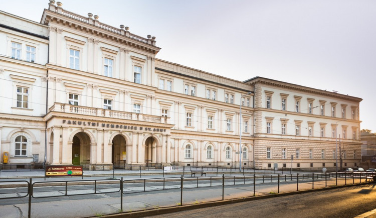 Fakultní nemocnice u  svaté Anny, zdroj: Privileg