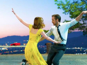 RECENZE: Zpívající Ryan Gosling a Emma Stone v možná nejlepším novodobém muzikálu