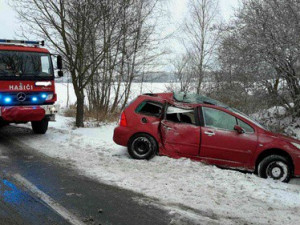 Sníh komplikuje dopravu a způsobuje nehody na silnicích i dálnicích jižní Moravy
