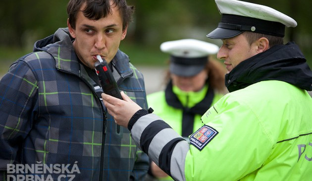 Měření alkoholu v krvi, ilustrační foto