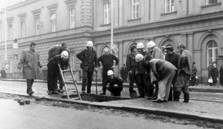 Před 41 lety se na Pekařské otevřela země. Zahynula v ní odvážná žena