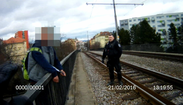 Sebevrah na mostě, foto z února loňského roku, zdroj: PČR