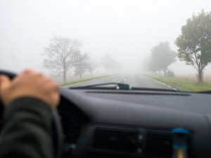 Na silnicích jižní Moravy číhá mlha a mrholeni