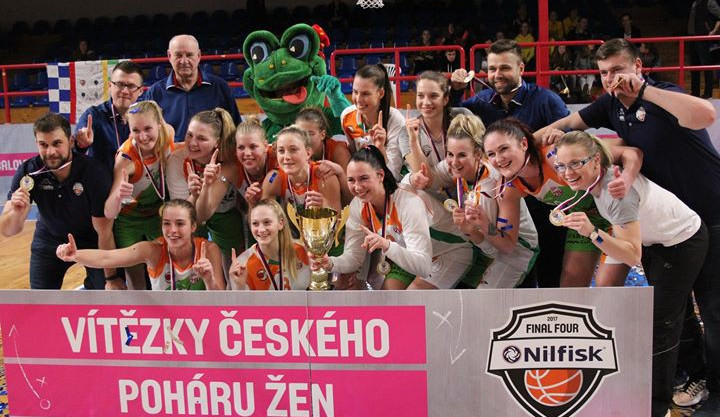 Vítězný tým brněnských basketbalistek