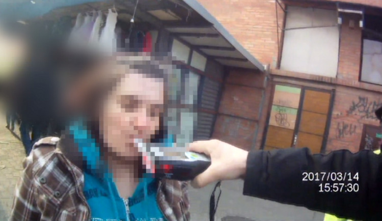 Opilá žena, zdroj: MP Brno