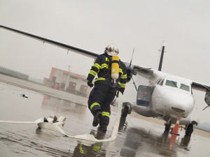 Hasiči a záchranáři cvičili zásah u nehody letadla