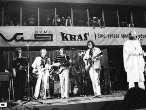 Beach Boys se po půl století vrací do Česka. Jaký byl jejich legendární brněnský koncert v roce 1969?