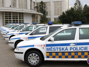Strážníky v Brně ochrání před infekcemi speciální nástřik v autě