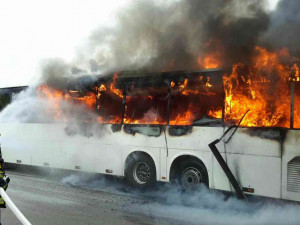 V centru Brna hořel autobus