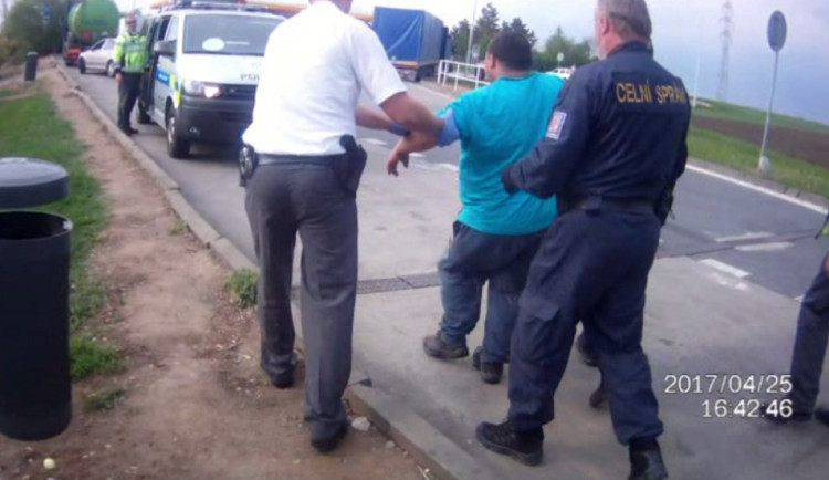 Opilý řidič kamionu, zdroj: PČR