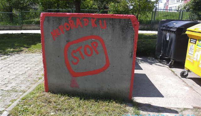 Senior posprejoval zeď, vadil mu nepořádek, zdroj: MP Brno