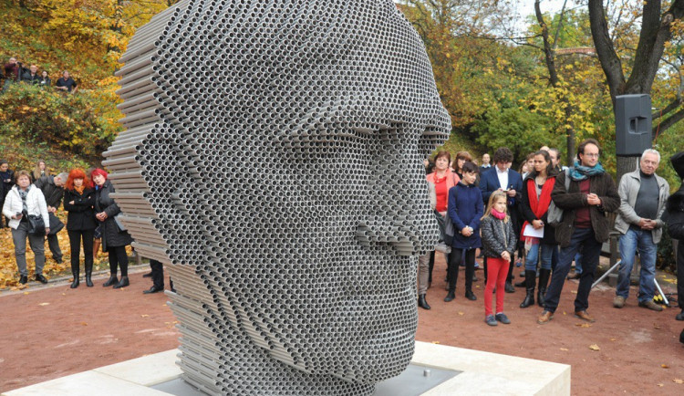 Socha Jana Skácela na Špilberku, zdroj: MMB