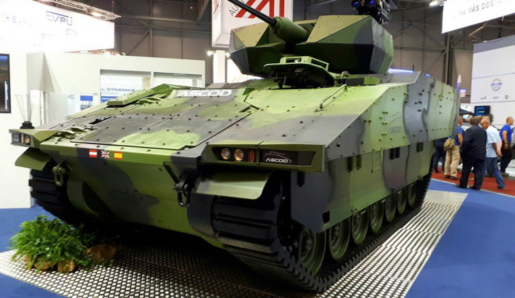 Zbrojní arzenál vystavený na veletrhu IDET, Autor: Marek berger