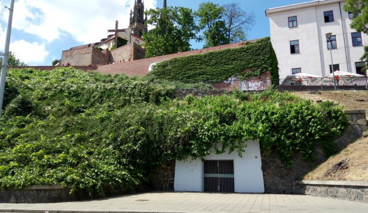 Za mřížemi se skrývají reproduktory, mají tak vytvářet "sochu ze vzduchu", autor: Martin Šeda