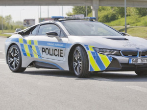 Nabouraný policejní supersport má už firma BMW zpět. Kruliš opustil nemocnici