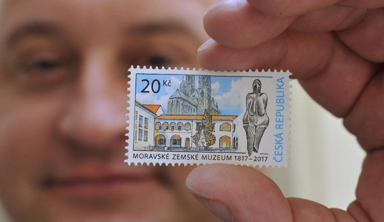 Moravské zemské muzeum dostalo ke 200. výročí vlastní poštovní známku