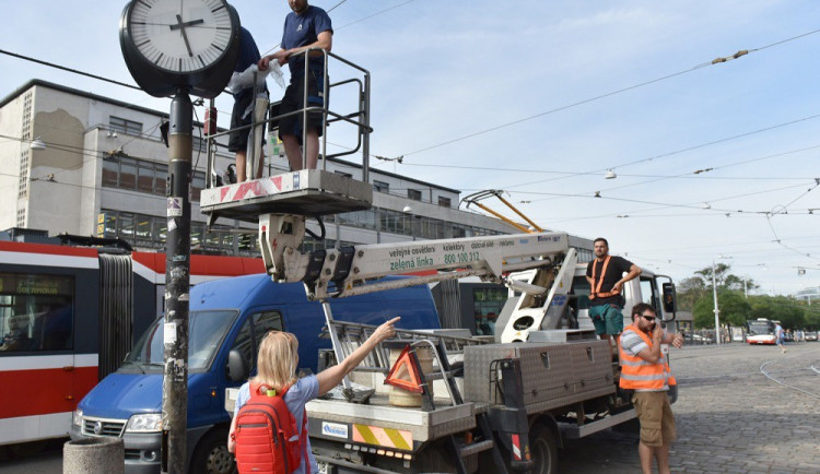 Nové hodiny na hlavním nádraží