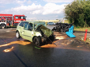 Tragédie na jihomoravské silnici. Při čelní srážce dvou aut zemřeli čtyři lidé