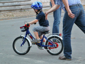 Projekt Na kole jen s přilbou již sedmým rokem pomáhá chránit zdraví cykloturistů