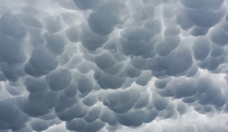 ilustrační foto, zdroj: pixabay.comKdo by dnes plánoval výlet k vodě, ať raději ustoupí ze záměru. Na žádné velké koupání to dnes nebude. Od rána nás čeká oblačno až zataženo, přechodně i polojasno. Místy se věak objeví přeháňky. 