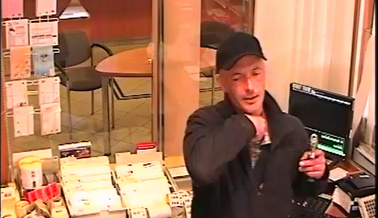 Muž, který vykradl poštu v Brně a Mutěnicích