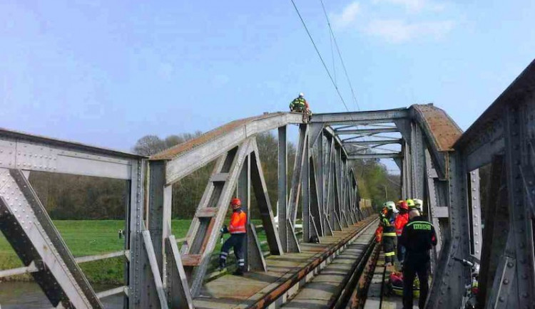 Železniční most přes Moravu