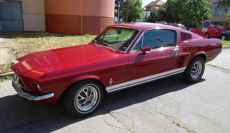 Ford Mustang v dražbě