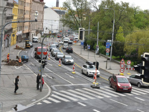 Problémy s plynovým potrubím uzavřely v noci Koliště mezi Cejlem a Lidickou. Ráno hrozil dopravní kolaps