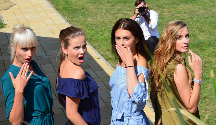 Finalistky České Miss, zleva Vendula Soukeníková, Petra Kaprhálová, Iva Uchytilová a Silvie Hirtová, autor: Jakub Wittka