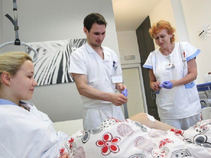 Zdravotní sestry na jižní Moravě dostanou přidáno. Kraj na ně přispěje třicet milionů