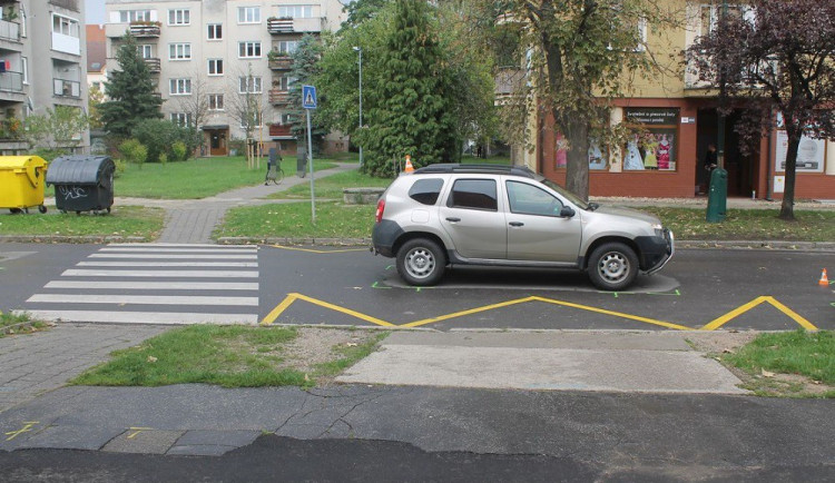 Řidička srazila v Hodoníně malou školačku. Policisté hledají svědky
