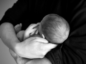 Mladá matka je obžalovaná z vraždy pětiměsíčního kojence. Nechtěla jsem mu ublížit, hájí se