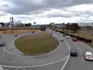Kvůli dostavbě kruhového objezdu bude o víkendu uzavřena křižovatka na Sportovní ulici