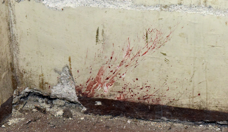 Nalezená krev ve vězeňské cele, zdroj:  MMB