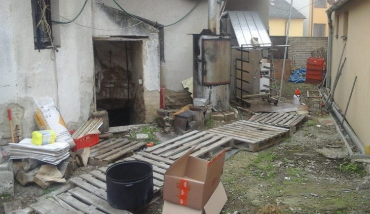 Nelegální udírna a řeznictví