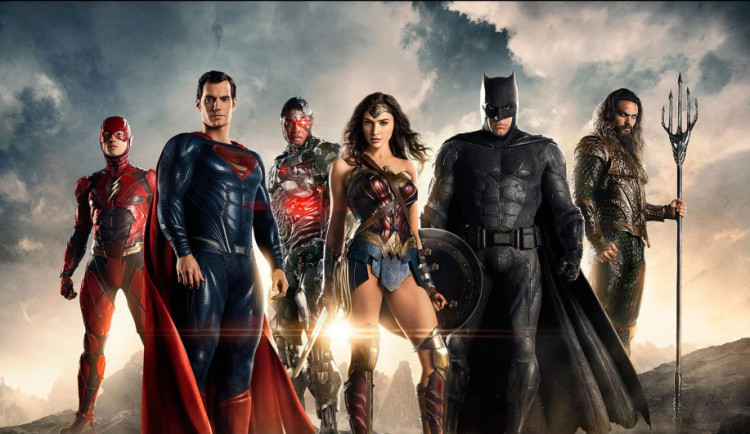 RECENZE: Premiéru Justice League na plátně sráží digitální megabordel a nuda
