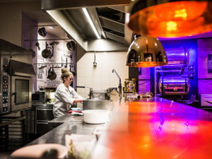 Nok Nok, Tomáš Hrivňák