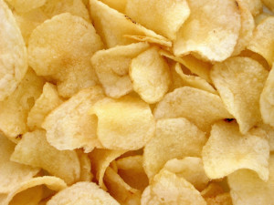 České chipsy jsou dražší a nezdravější než ty německé, chutnají ale lépe