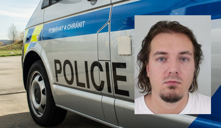 Policisté pátrají po ztraceném muži. Mohl by být nebezpečný. Neviděli jste ho?