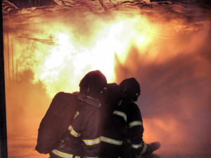 V Břeclavi hořely během dne dva byty, šest lidí skončilo v péči záchranářů