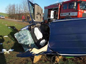 Na Brněnsku se čelně srazila dvě auta, jeden řidič zemřel